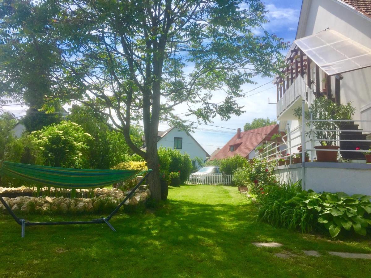 Lelle-Kert Apartman 02 Balatonlelle Exteriér fotografie