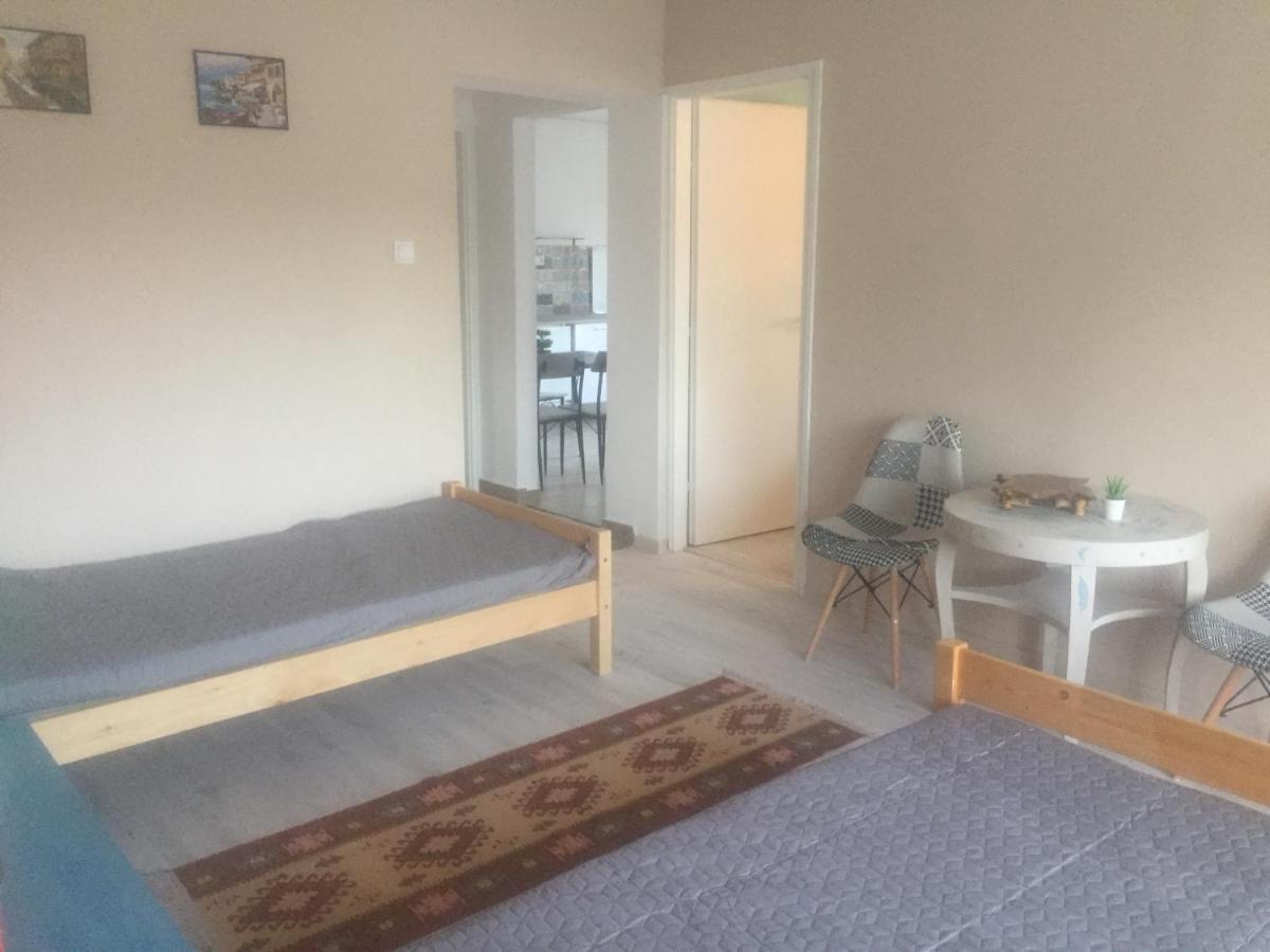 Lelle-Kert Apartman 02 Balatonlelle Exteriér fotografie