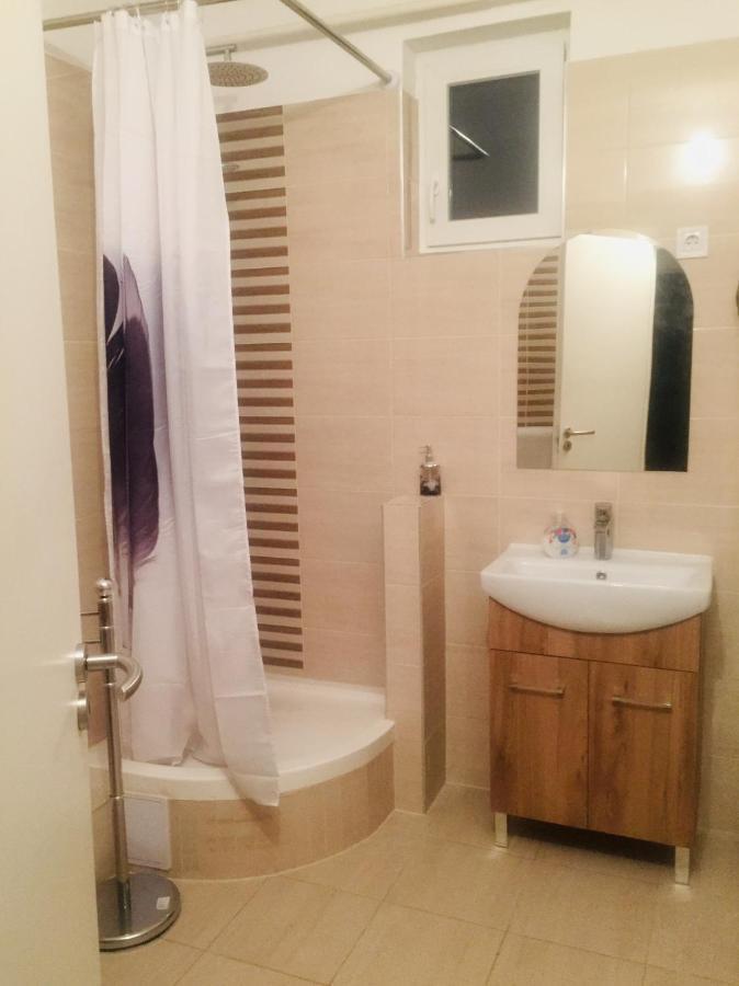 Lelle-Kert Apartman 02 Balatonlelle Exteriér fotografie