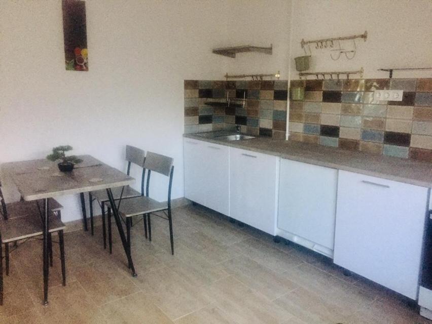 Lelle-Kert Apartman 02 Balatonlelle Exteriér fotografie