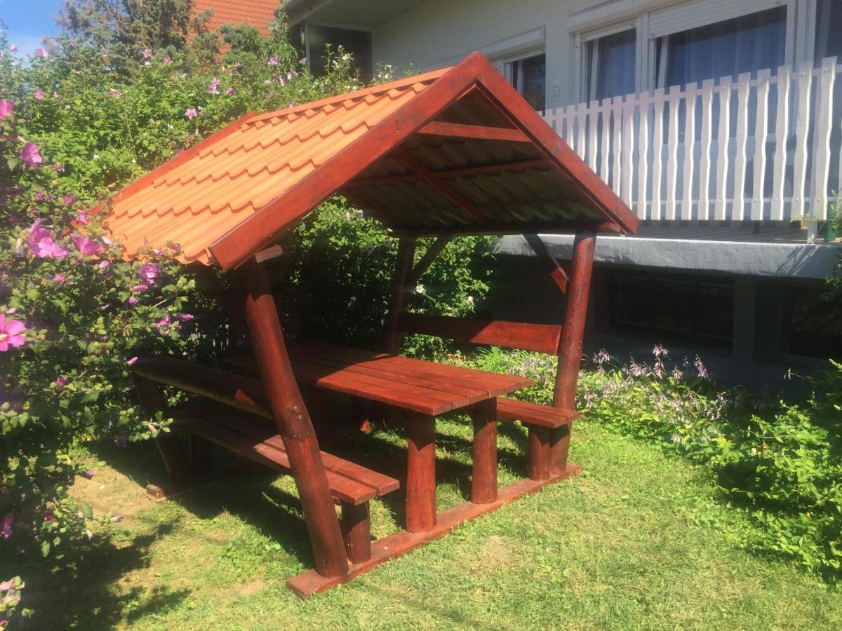 Lelle-Kert Apartman 02 Balatonlelle Exteriér fotografie